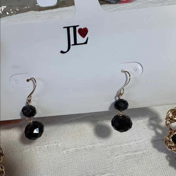 JL Gold and Black Necklace Set - Picture 2 of 3